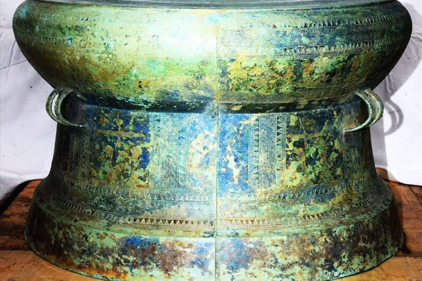 Ba bảo vật quốc gia thuộc bộ sưu tập tư nhân khác là trống đồng Kinh Hoa II thế kỷ II-I trước Công nguyên, thạp đồng Kính Hoa thế kỷ III-II trước Công nguyên thuộc sưu tập tư nhân Nguyễn Văn Kính (Hà Nội); và thạp đồng Văn hóa Đông Sơn, cách ngày nay khoảng 2200 - 2300 năm hiện lưu giữ tại Bảo tàng Hoàng gia Nam Hồng (thuộc một công ty tư nhân) ở huyện Từ Sơn, Bắc Ninh.