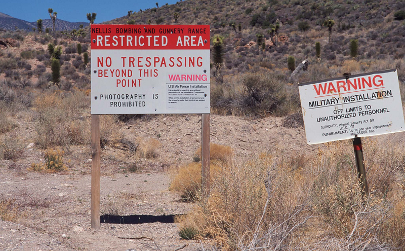 Sự bí ẩn của "Vùng 51" đã khiến hàng loạt giả thuyết về người ngoài hành tinh và UFO được thêu dệt.