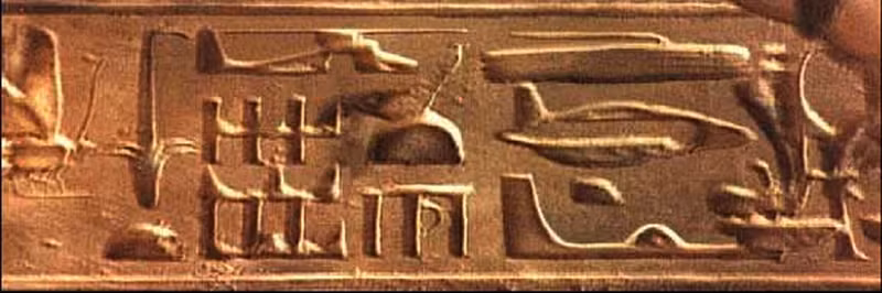 Đền Seti I tại Abydos (Ai Cập) có một bảng chạm khắc các ký tự tượng hình, bên trên dường như miêu tả trực thăng, phi thuyền và máy bay phản lực. Bảng chạm khắc ký tự tượng hình này có niên đại từ ba đến năm ngàn năm trước. Tất nhiên những phương tiện hiện đại này chưa xuất hiện vào thời đó.