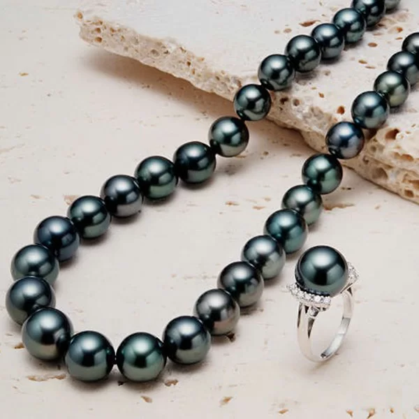 Mức độ quý hiếm của ngọc trai đen trong tự nhiên rất cao và gần như khó tìm thấy được chúng. Tuy nhiên, việc nuôi cấy để tạo ra nó cũng rất khó và thành quả thu được cũng quý hiếm không kém.