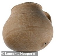 Một dòng chữ đứt đoạn ngoài 55 cái tên mang nội dung "chúng tôi ràng buộc".