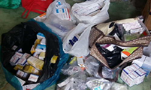 Chuyen la Ca Mau: O at di kham benh de... nhan qua