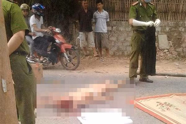 Nữ sinh chết thảm dưới bánh xe tải Khoảng 6h sáng ngày 9/5 tại Chiêm Hóa, Tuyên Quang, xe tải BKS 22C-022.03 di chuyển đến khu vực cầu Chiêm Hoá (huyện Chiêm Hóa, tỉnh Tuyên Quang) thì xảy ra va chạm với một nữ sinh lớp 6 (sinh năm 2004, trú tại xã Trung Hòa, huyện Chiêm Hóa) đang trên đường đi học. Vụ tai nạn khiến nữ sinh này bị bánh xe tải cán qua, dẫn đến tử vong tại chỗ.