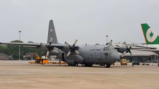 Truc thang Marine One cua TT Obama den Noi Bai-Hinh-7