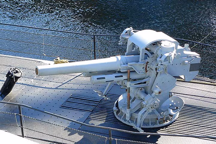 Khẩu đội vận hành pháo này gồm 7 người. Ảnh: Bill Maloney.