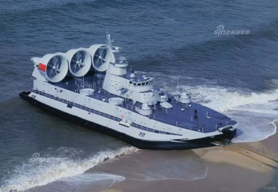 Hiện Hải quân Trung Quốc có tổng cộng 2 chiếc tàu đệm khí loại này được mua từ Ukraine và nước này dự định sẽ tự đóng thêm 2 chiếc nữa để biên chế vào lực lượng hải quân. Nguồn ảnh: Sina.