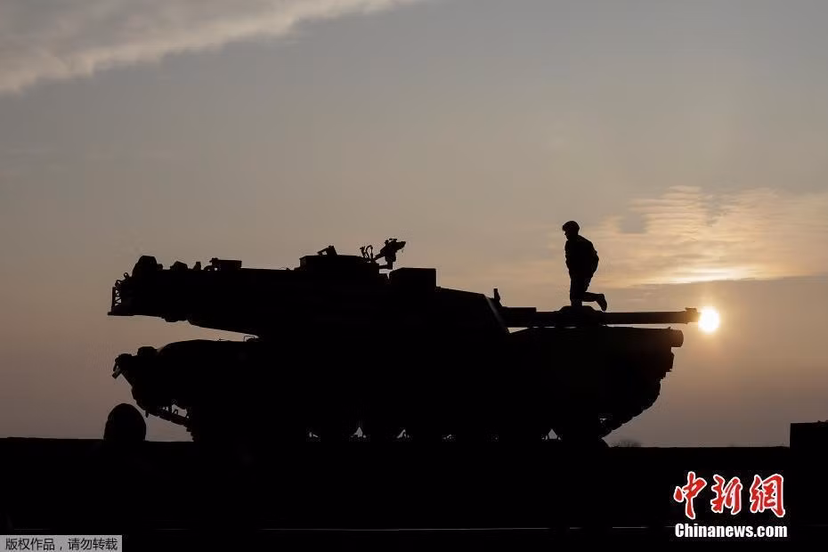 Tất cả đều là những chiếc xe tăng M1A1 Abrams mới cứng. Nguồn ảnh: QQ.