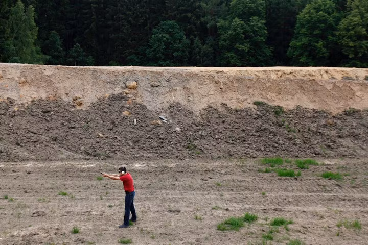 Trong khi đó Cộng hòa Séc lại có truyền thống ủng hộ công dân sở hữu súng (phục vụ các mục đích như tự vệ, săn bắn, thể thao hay sưu tập…).