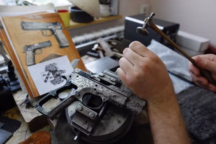 Vẫn lời Vurbs: “Cấm dân thường và cấm khủng bố là 2 chuyện chẳng liên quan với nhau”.