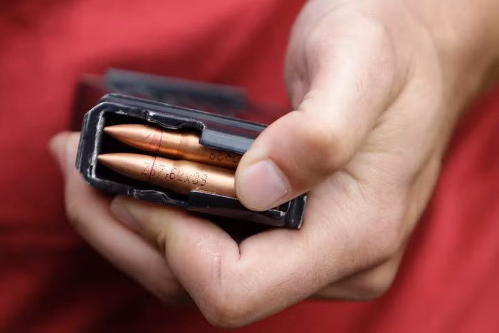 So với với EU, Séc có các quy định rất thoáng về việc sở hữu súng. Nước này hiện có 770.000 khẩu súng được sở hữu hợp pháp trong số 10,6 triệu dân.