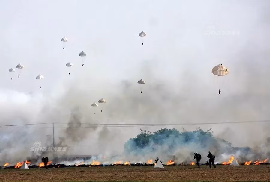 Vành đai phòng thủ được yểm trợ bởi không quân, pháo binh và pháo cối, đảm bảo không một kẻ địch nào có thể vượt qua vành đai tiến sâu vào phía bên trong khu vực tiếp nhận hàng hóa. Nguồn ảnh: Sina.