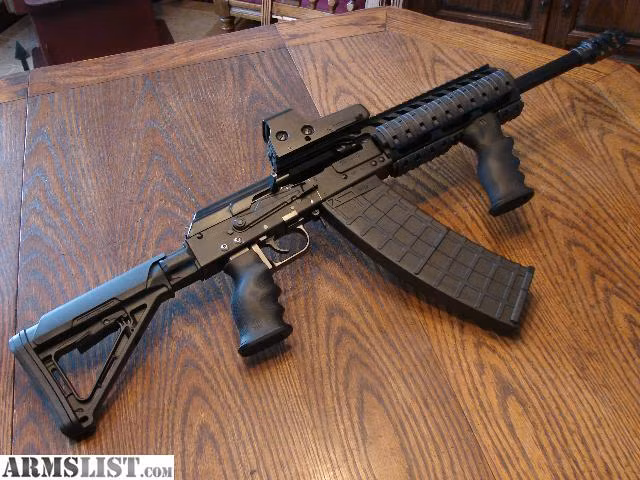 Thậm chí, phía nhà sản xuất còn tiết lộ đang thiết kế một phiên bản Saiga-12 có khả năng bắn tự động liên thanh dành riêng cho quân đội. Nếu phiên bản cải tiến đó ra đời, khẩu shotguns Saiga-12 này sẽ là khẩu súng bắn đạn hoa cải liên thanh đầu tiên sử dụng thiết kế của AK. Nguồn ảnh: Armlist.