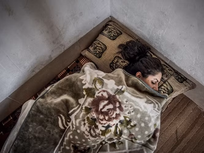 Chưa kể, áp lực từ cuộc chiến ở Syria khiến Joanna phải chịu các di chứng bao gồm đau đầu thường xuyên, giảm cân và mất ngủ. Ảnh: Bored Panda.