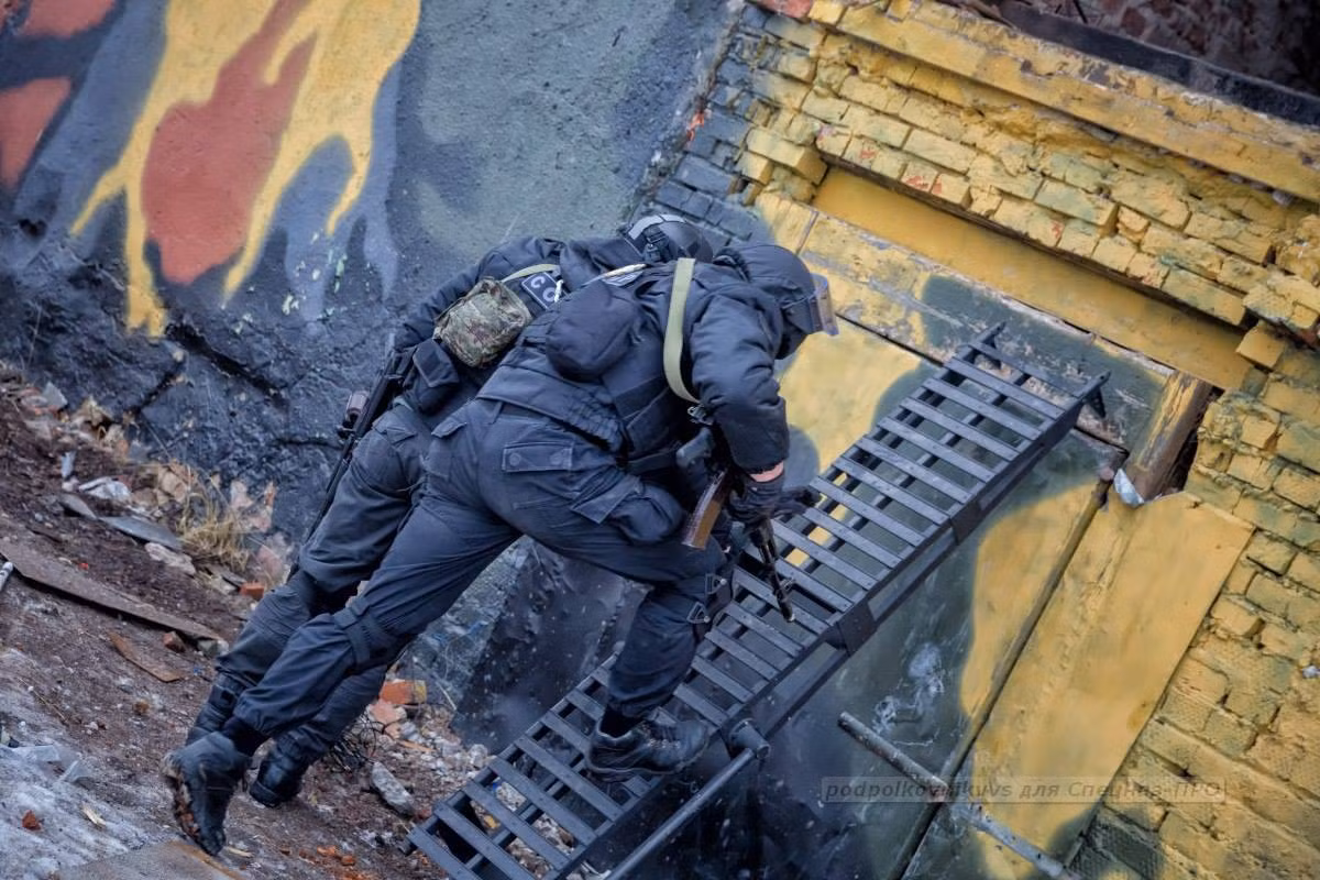 Kết quả, toàn bộ quân khủng bố đã bị tiêu diệt không thương tiếc kèm theo đó là 129 con tin thiệt mạng trong màn đấu súng phía trong rạp hát, tuy nhiên phía đặc nhiệm Spetsnaz lại không có bất cứ thương vong nào. Nguồn ảnh: ArmyInside.