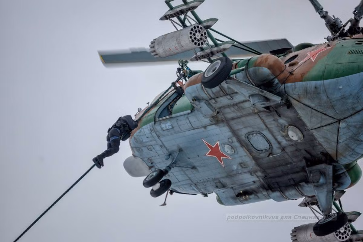 Là một lực lượng trực thuộc quân đội, họ có trong tay đầy đủ các khí tài hiện đại nhất từ các trực thăng vũ trang, thiết giáp hạng nặng cho đến cả... pháo cối. Nguồn ảnh: ArmyInside.