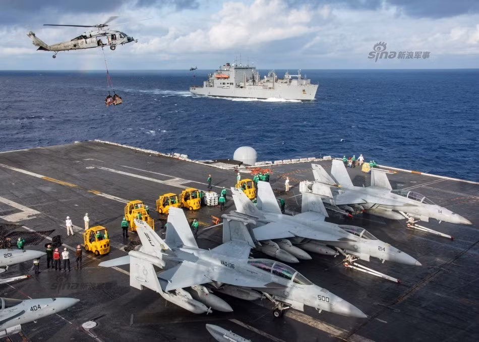 Sau gần 2 tháng vắng bóng tại khu vực được coi là điểm nóng của Châu Á này, việc chiếc USS Carl Vinson quay trở lại tây Thái Bình Dương đã khiến Nhật Bản và Hàn Quốc "thở phào nhẹ nhõm" khỏi nỗi lo lắng "bị bỏ rơi" khi các lực lượng tàu sân bay Mỹ rút hết về nước để lại một mình Nhật Bản và Hàn Quốc với nỗi lo mang tên hạt nhân ở Triều Tiên. Nguồn ảnh: Sina.