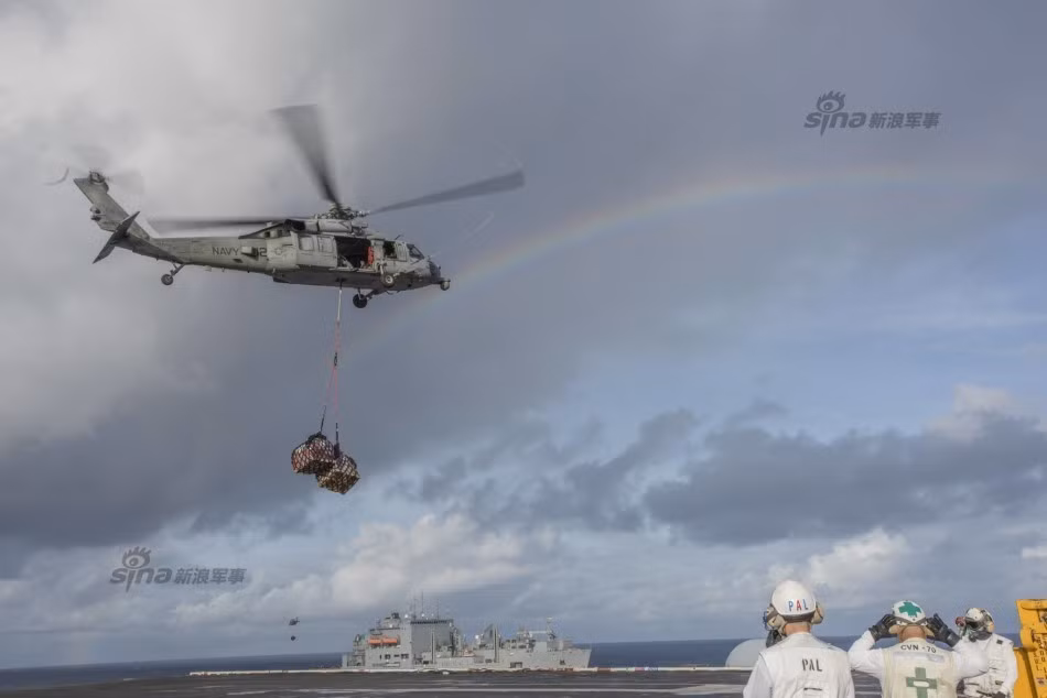 Các mặt hàng ưa thích của thủy thủ đoàn được người nhà chuyển cho họ trong các chuyến công tác dài ngày bao gồm kính râm, áo phông, áo sơ mi chim cò, dép tông, quần đùi,... Với việc công nghệ phát triển hiện đại như ngày nay, con đường bưu điện ra tàu sân bay đã không còn là cách duy nhất để các thủy thủ đoàn liên lạc về với gia đình nữa, vậy nên thư từ không còn phổ biến như trước kia, thay vào đó thủy thủ đoàn có thể gọi điện thẳng về nhà khi được cho phép. Nguồn ảnh: Sina.