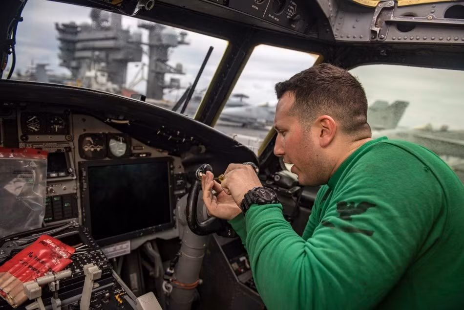 Trong thời gian tuần tra tại khu vực biển Đông, tàu USS Carl Vinson sẽ hoạt động sân bay của mình hết công suất để tăng cường khả năng tác chiến cho các sỹ quan và thủy thủ trên tàu. Nguồn: Sina.