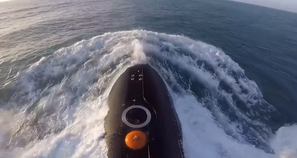 Vừa qua, truyền thông Trung Quốc đã có chuyến thăm quan phía bên trong tàu ngầm Trung Quốc. Đây là một chiếc tàu ngầm động cơ điện - diesel có thể là kiểu 039 lớp Tống, được trang bị các công nghệ hiện đại và khá tiên tiến. Nguồn ảnh: QQ.