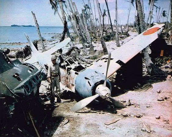 Dù vậy, sau chiến tranh và cho tới tận ngày nay người ta vẫn còn nhắc tới chiếc tiêm kích Zero như một biểu tượng của ngành công nghiệp quốc phòng Nhật Bản nói chung cũng như của hãng Mitsubishi nói riêng, chiếc Zero chưa từng thất bại, chỉ là do nó lỗi thời mà thôi. Nguồn ảnh: Pinterest.