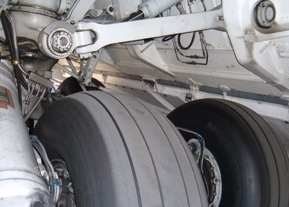 Khi máy bay đạt đến giới hạn tải trọng, nghĩa là hơn 200 tấn trở lên thì chiếc C-17 Globemaster này sẽ cần một đường băng cất-hạ cánh dài tới 3km, nghĩa là tương đương với các máy bay dân sự lớn nhất hiện nay. Nguồn ảnh: Sina.