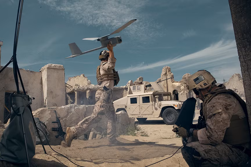 Ngoài việc thu thập tin tình báo và chỉ điểm đối phương, một vài phiên bản UAV RQ-11B còn có khả năng mang theo các bộ phận phá sóng, có thể gây gián đoạn hoặc mất liên lạc bằng radio trên diện tích nhỏ, gây cô lập về mặt thông tin cho kẻ địch, tạo lợi thế lớn trên chiến trường cho quân ta. Nguồn ảnh: Systems.