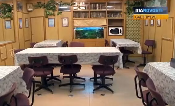 Phòng ăn rộng rãi trên tàu ngầm hạt nhân Nga. Ảnh: RIA Novosti.