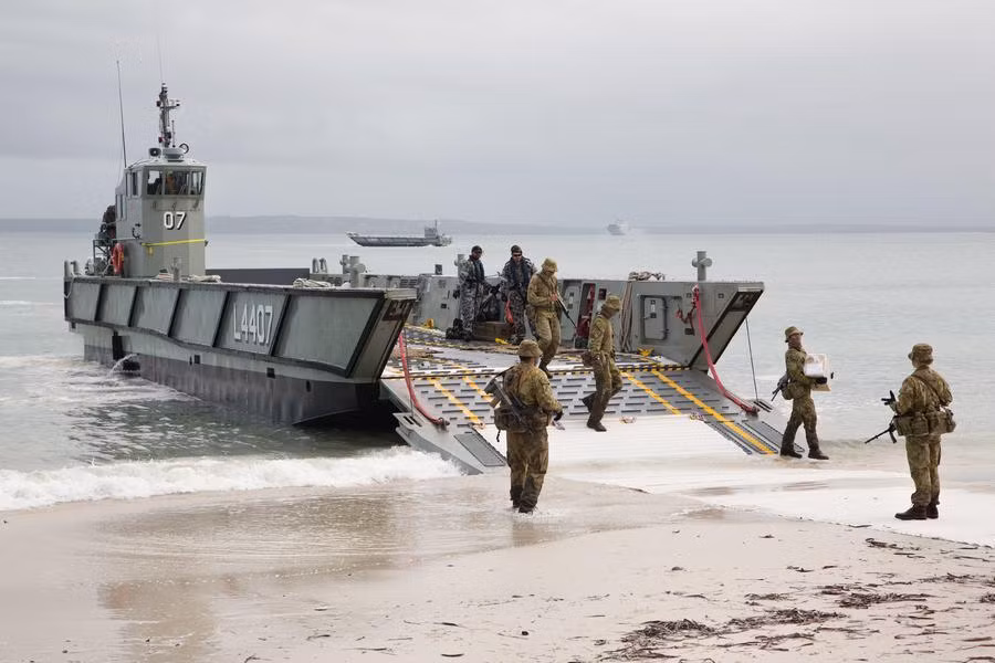 Rõ ràng là công việc này sẽ được thực hiện khi mà Quân đội Australia làm chủ hoàn toàn bờ biển. Nguồn ảnh: QQ.