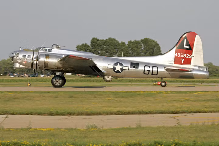 Phiên bản B-17C có nhiều cải tiến, như tăng số lượng súng máy và thêm lớp giáp, động cơ cũng được nâng cấp.