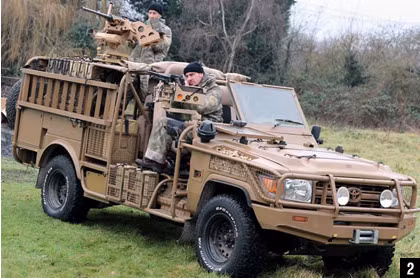 Có hai kiểu đánh du kích bằng cơ giới, một kiểu là xe chở đầy quân, đến vị trí xe đổ quân xuống đất rồi lực lượng dưới đất sẽ càn quét dưới sự yểm trợ của hỏa lực hạng nặng trên xe. Kiểu thứ hai là không đổ quân, xe sẽ phi cắt qua căn cứ đối phương, trong lúc đó mọi thành viên trên xe sẽ sử dụng hỏa lực hạng nặng để biến chiếc xe thành một lô cốt di động chết người. Nguồn ảnh: Chosul.