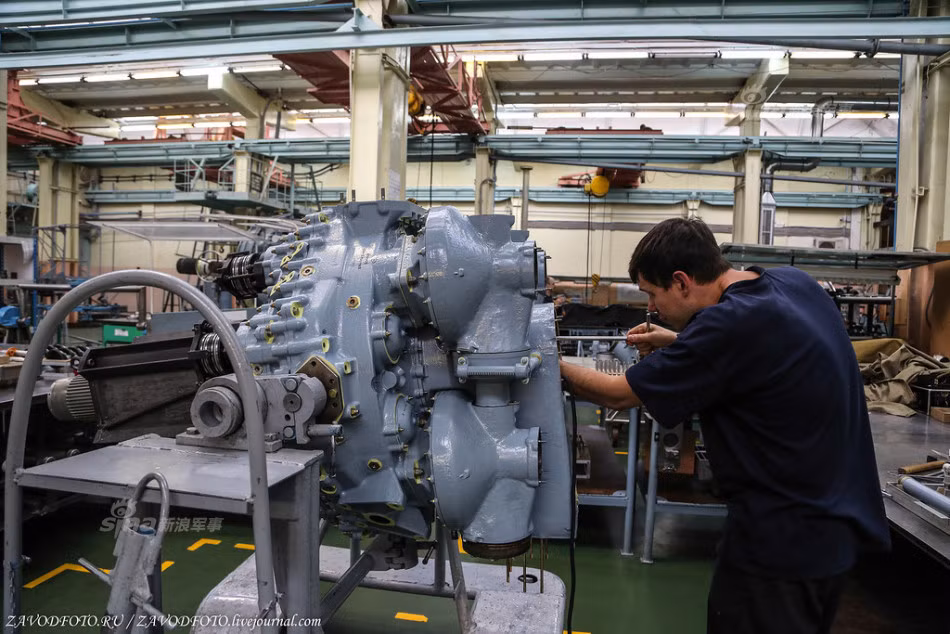 Ngoài việc lắp ráp động cơ cho các loại máy bay, nhà máy này còn có khả năng lắp ráp các loại máy nổ, máy phát điện công suất cực lớn. Nguồn ảnh: ZAVODfoto.