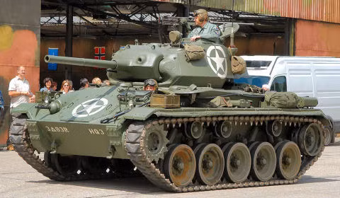 Chiếc xe tăng này cực kỳ thích hợp khi sử dụng trong những cuộc chiến mà lực lượng đối địch có hỏa lực kém, thiếu vũ khí chống tăng. Chiếc xe tăng này cũng xuất hiện rất nhiều trong cuộc chiến của thực dân Pháp với lực lượng Việt Minh trong giai đoạn từ 1945 tới 1954 dưới danh nghĩa là hàng viện trợ của Mỹ. Nguồn ảnh: Prime.