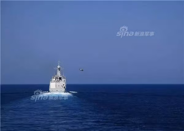 Có tầm hoạt động tối đa lên tới 12.000 km, tàu chiến Type 054A Trung Quốc có thể thực hiện các nhiệm vụ tuần tra biển kéo dài tới 2 tháng liên tục. Nguồn ảnh: Sina.