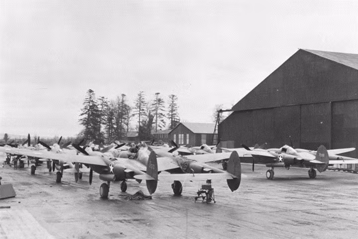 Tính từ tháng 3/1942 đã có 9.200 chiếc phi cơ P-38 được xuất xưởng. Ảnh: Acepilots.com