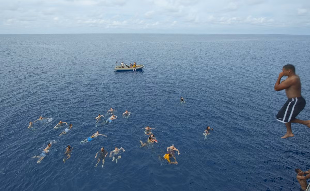 Có thể coi đây là một thú vui rất "đặc thù" của những thủy thủ Mỹ. Nguồn ảnh: BI.