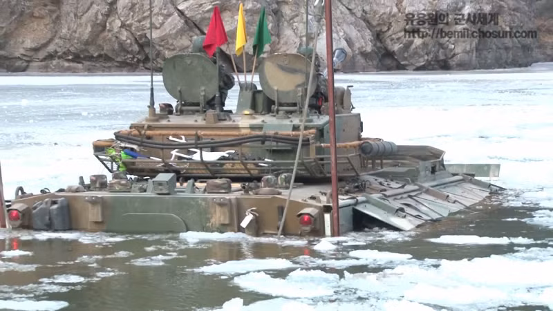 Được trang bị động cơ 740 mã lực, chiếc xe này có sức kéo lớn khủng khiếp lên tới 30 sức ngựa cho mỗi tấn, cho phép nó có khả năng di chuyển qua sông băng một cách dễ dàng. Nguồn ảnh: Chosul.