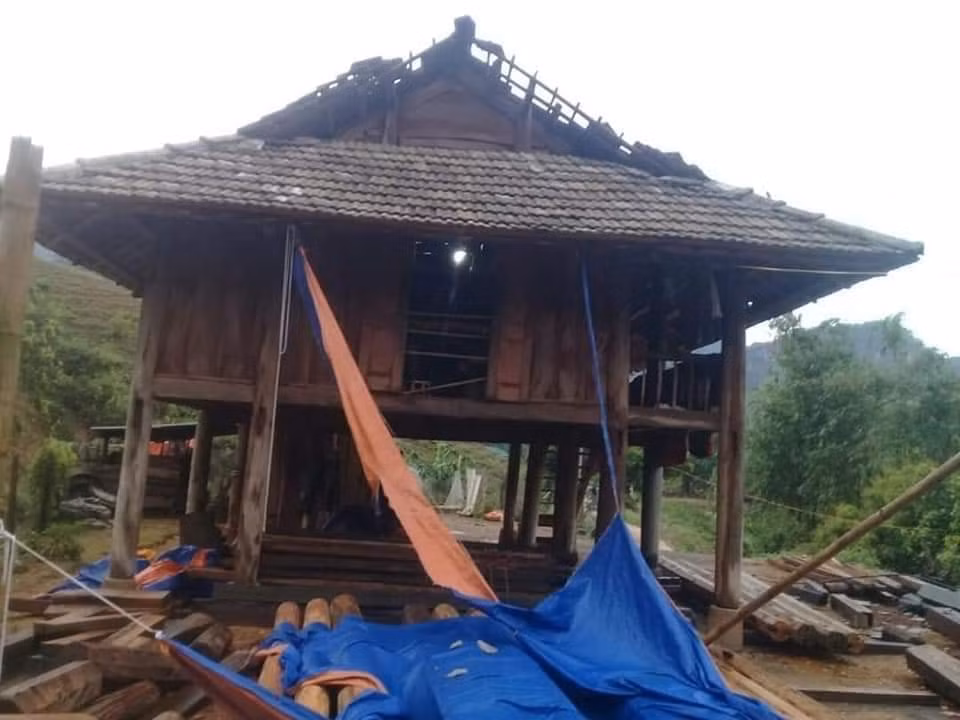 Canh tuong nha cua tan hoang sau tran loc cuc manh o Moc Chau