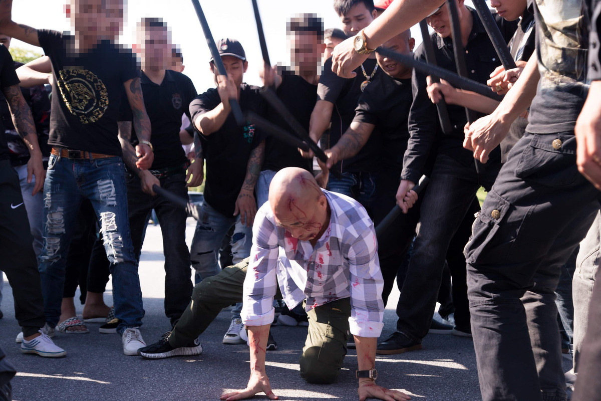 Theo tìm hiểu, Đường Nhuệ có mối quan hệ rất rộng từ anh em xã hội cho đến giới giải trí Việt và thậm chí cả một số quan chức. Trên trang cá nhân, ông Đường thường chia sẻ nhiều hình ảnh chụp chung với những nghệ sĩ nổi tiếng trong showbiz Việt, những cuộc gặp gỡ với một số quan chức. Ông Đường còn xuất hiện trên Youtube trong các bộ phim thể loại giang hồ mạng như Luật lệ giang hồ, Tỷ phú đè đại gia, Chạm mặt giang hồ 1,2,3…