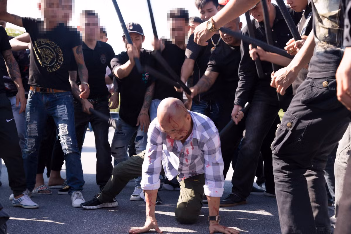 Theo tìm hiểu, Đường Nhuệ có mối quan hệ rất rộng từ anh em xã hội cho đến giới giải trí Việt và thậm chí cả một số quan chức. Trên trang cá nhân, ông Đường thường chia sẻ nhiều hình ảnh chụp chung với những nghệ sĩ nổi tiếng trong showbiz Việt, những cuộc gặp gỡ với một số quan chức. Ông Đường còn xuất hiện trên Youtube trong các bộ phim thể loại giang hồ mạng như Luật lệ giang hồ, Tỷ phú đè đại gia, Chạm mặt giang hồ 1,2,3…