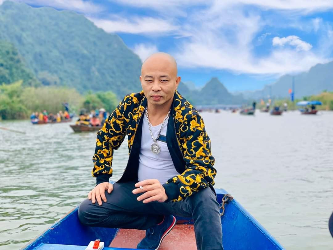 Tại đây, ông Đường Nhuệ cùng vợ là Nguyễn Thị Dương đã tra hỏi, đe dọa anh Trịnh Ngọc Anh. Tại nhà cặp vợ chồng này, anh Ngọc Anh bị đánh vỡ xương hàm, dập mũi.