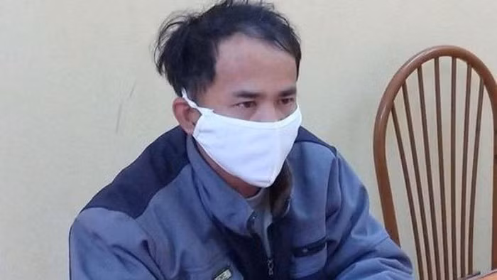 Đến khoảng 13h ngày 13/4, Công an huyện Yên Bình đã tiến hành bắt giữ đối tượng Mai Văn Hải (SN 1979) có hộ khẩu thường trú tại thôn Duy Dương, xã Trung Lương, huyện Bình Lục, tỉnh Hà Nam. Hải khai khoảng 6 tháng trước quen biết chị Trần Thị K.O. (SN 1986, trú tại xã Phú Thịnh, huyện Yên Bình) qua mạng xã hội. Đến ngày 11/4, đối tượng đi xe máy từ Hà Nam lên nhà chị O. 