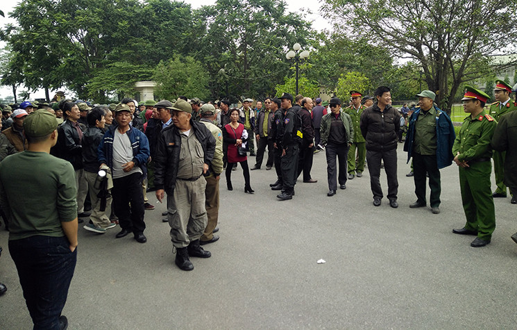 Cả cảnh sát cơ động cũng được điều động để đảm bảo an ninh, trật tự bên trong trụ sở VFF.