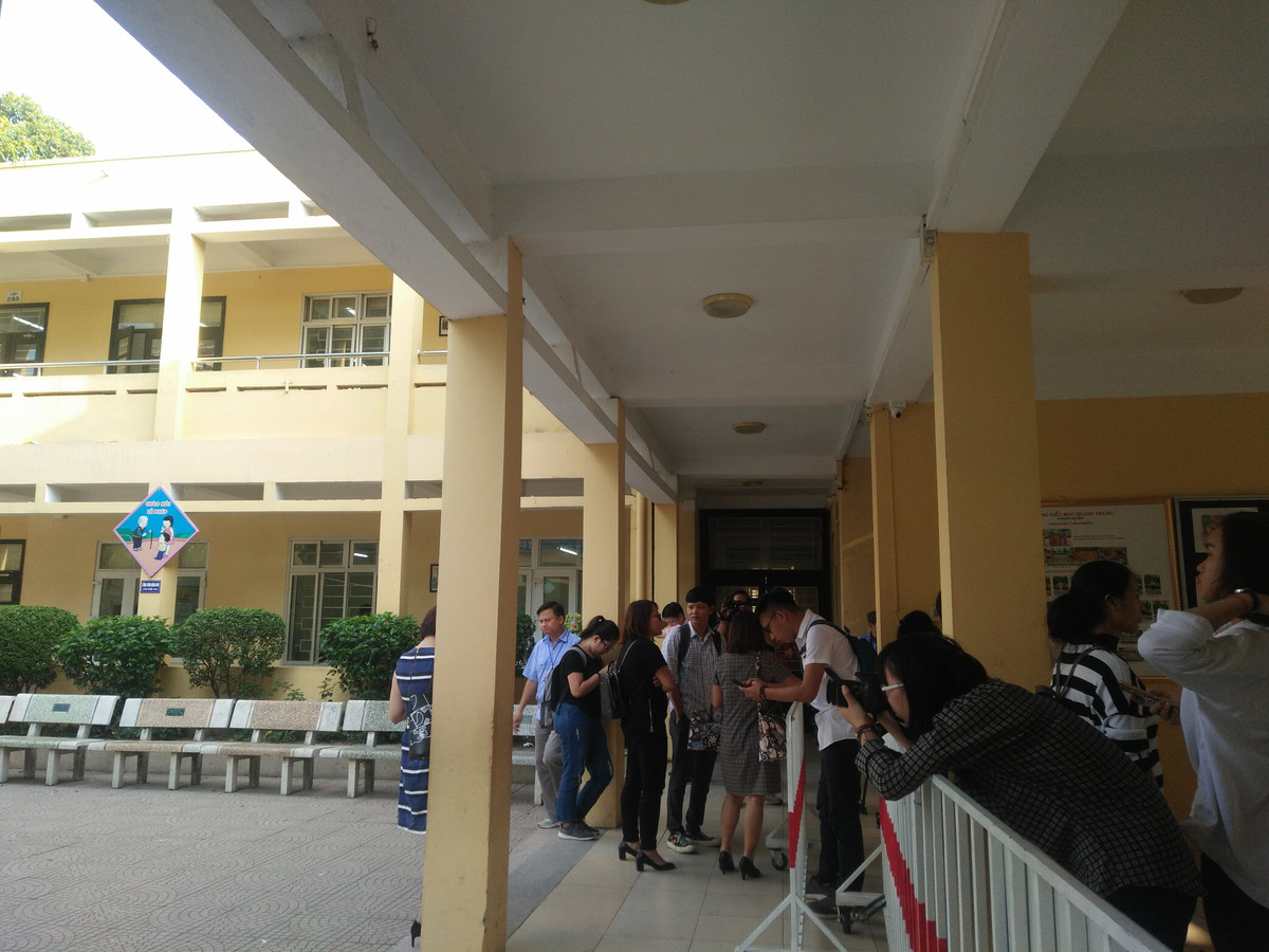 Ha Noi: Tam dinh chi co giao bat hoc sinh tat ban 50 cai-Hinh-2