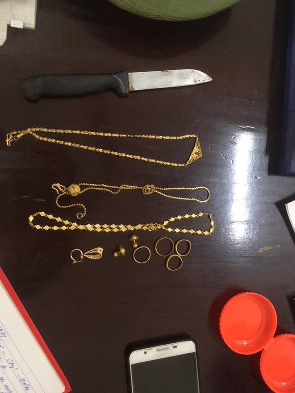 CSGT khong che doi tuong dung dao uy hiep, cuop day chuyen nu giao vien-Hinh-3