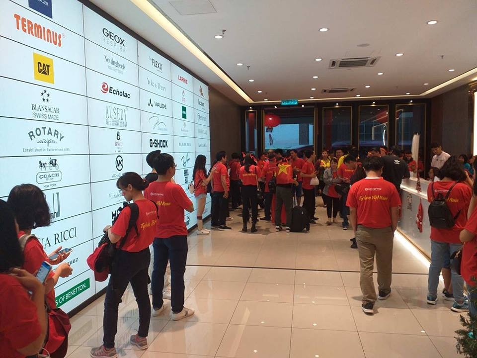 Suốt từ trưa tới tận 16h chiều, Kuala Lumpur hứng chịu cơn mưa khủng khiếp.