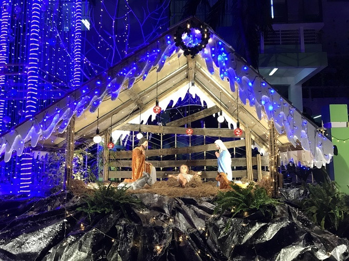 Nhung biet thu Sai Gon ruc ro nhu cung dien mua Giang sinh-Hinh-13