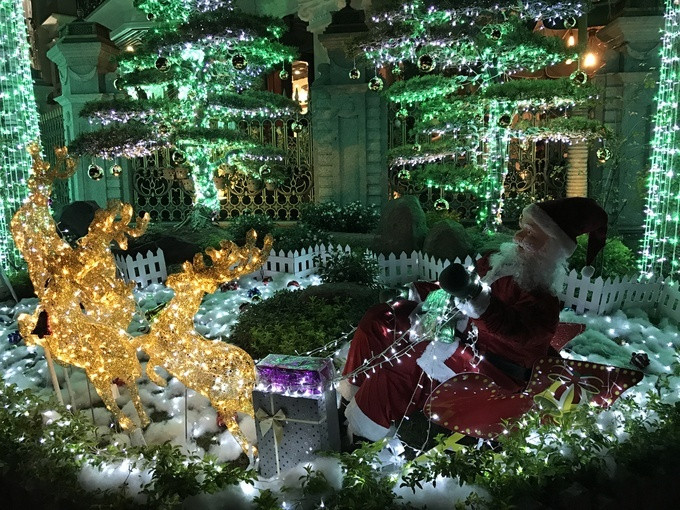 Nhung biet thu Sai Gon ruc ro nhu cung dien mua Giang sinh-Hinh-6