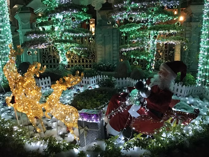 Nhung biet thu Sai Gon ruc ro nhu cung dien mua Giang sinh-Hinh-6