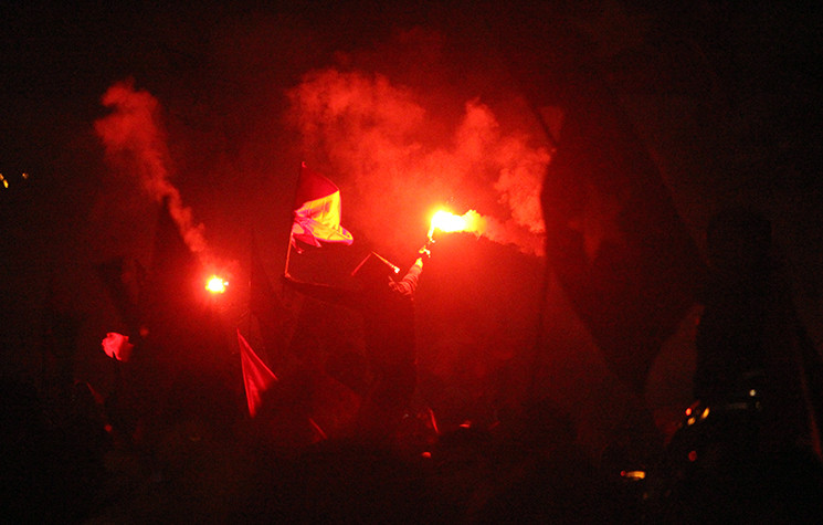 Pháo sáng trên phố Kim Mã.