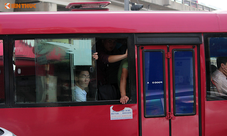 Bi xe khach “chat chem” dip Tet 2019, nguoi dan goi ngay cac so nay